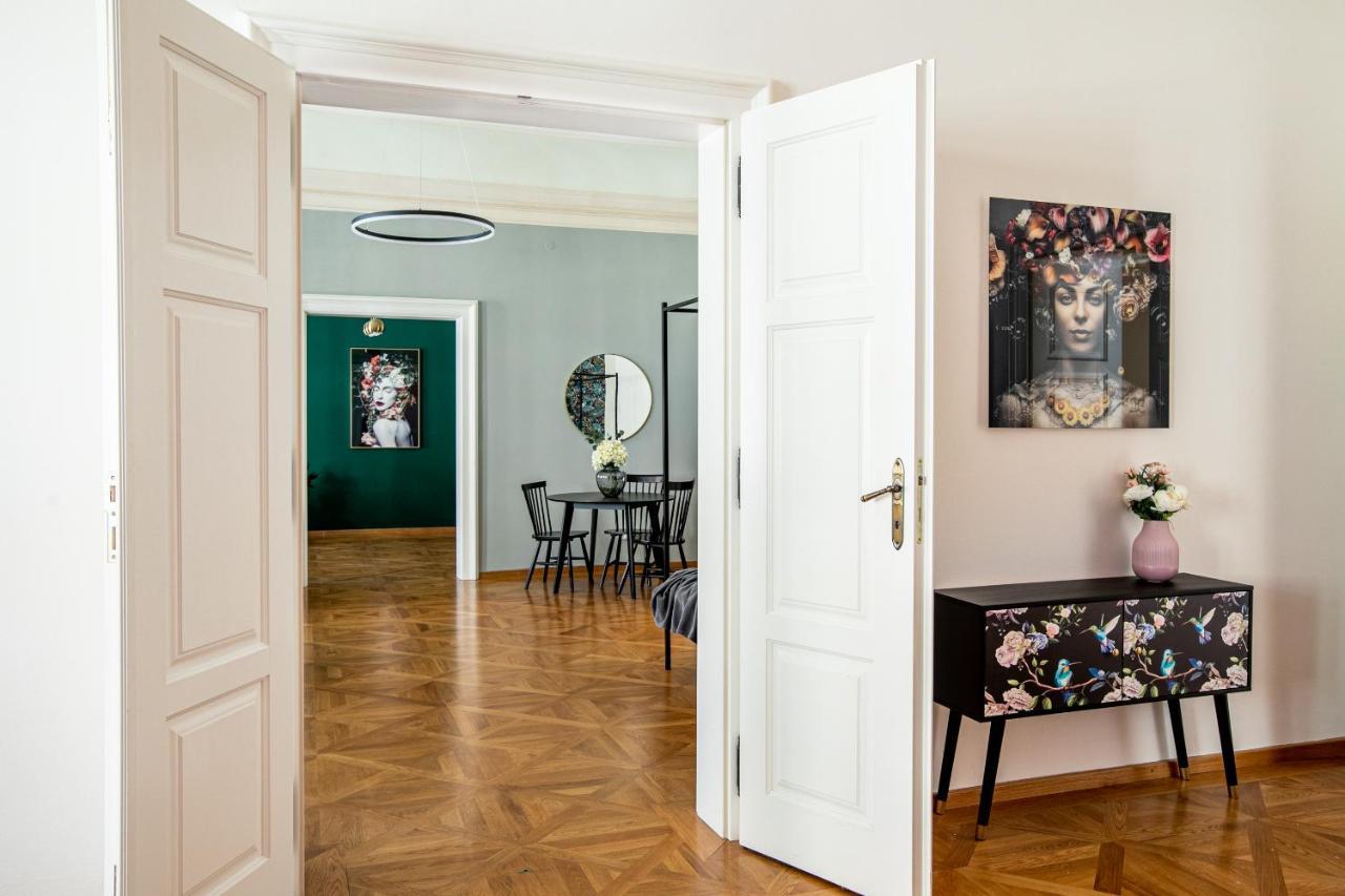 New Stylish 3 Suites Bedrooms Apt In Mala Strana - N2Nd براغ المظهر الخارجي الصورة